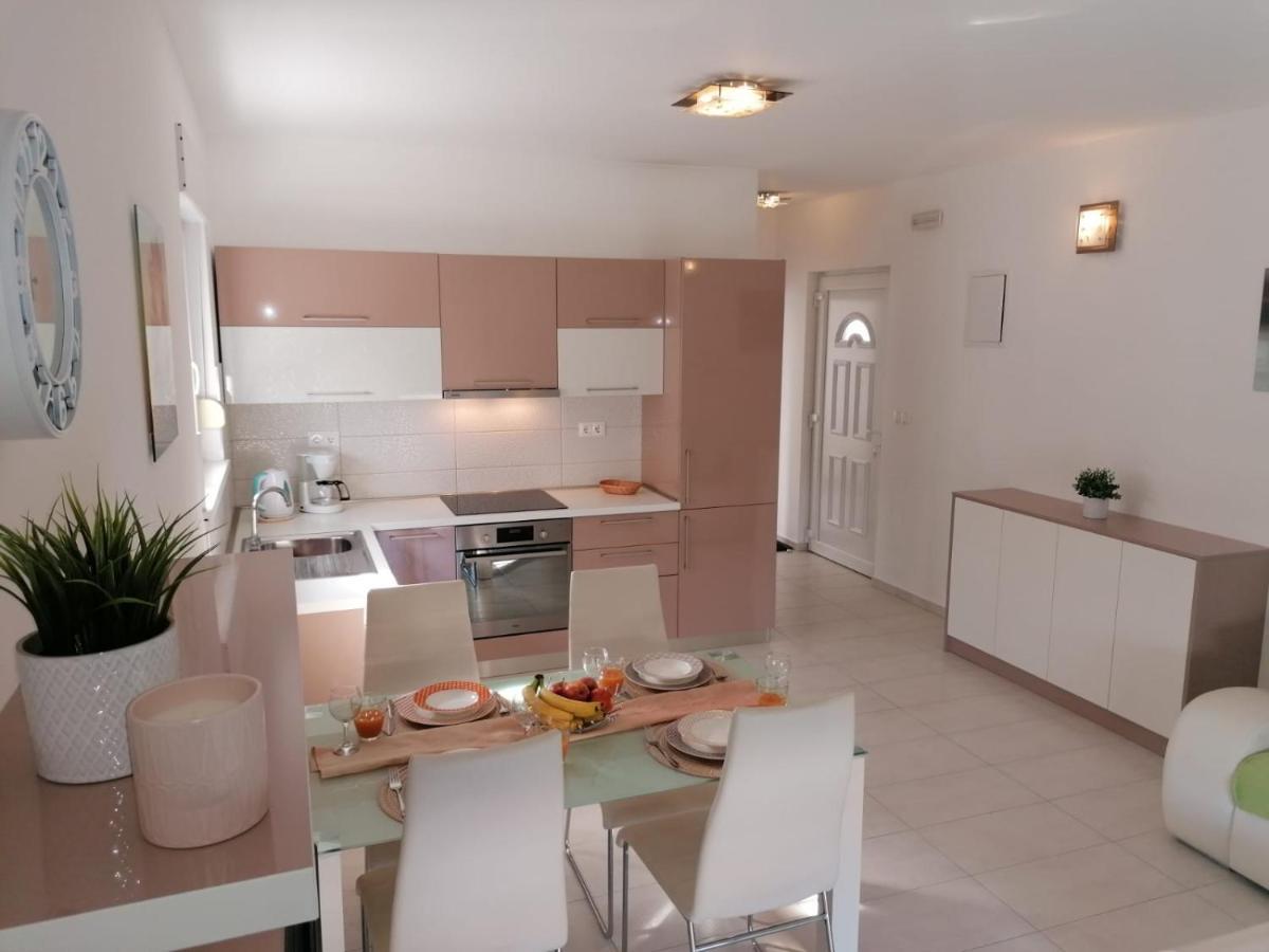 Apartment Mali San โตรกีร์ ภายนอก รูปภาพ